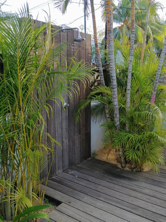 Les Cerisiers - Beach Apartment With Pool, Few Steps To The Beach Flic en Flac Exterior photo