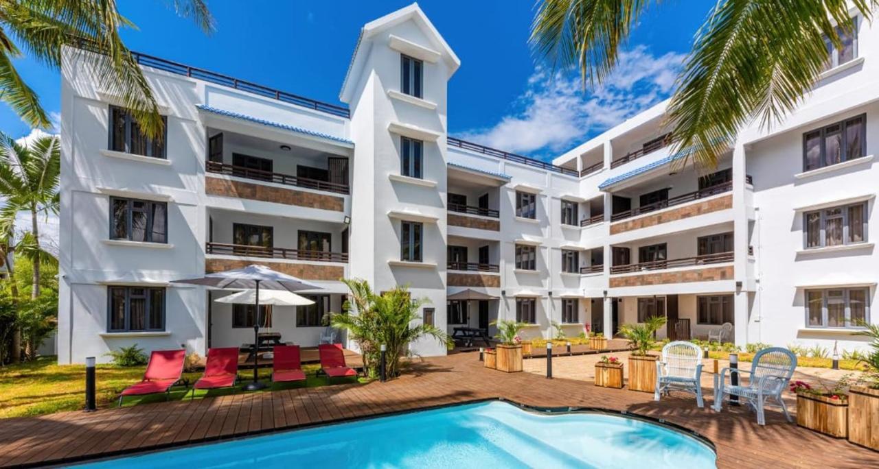 Les Cerisiers - Beach Apartment With Pool, Few Steps To The Beach Flic en Flac Exterior photo