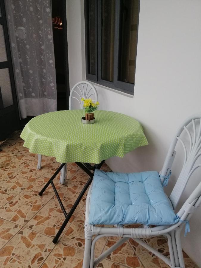 Les Cerisiers - Beach Apartment With Pool, Few Steps To The Beach Flic en Flac Exterior photo